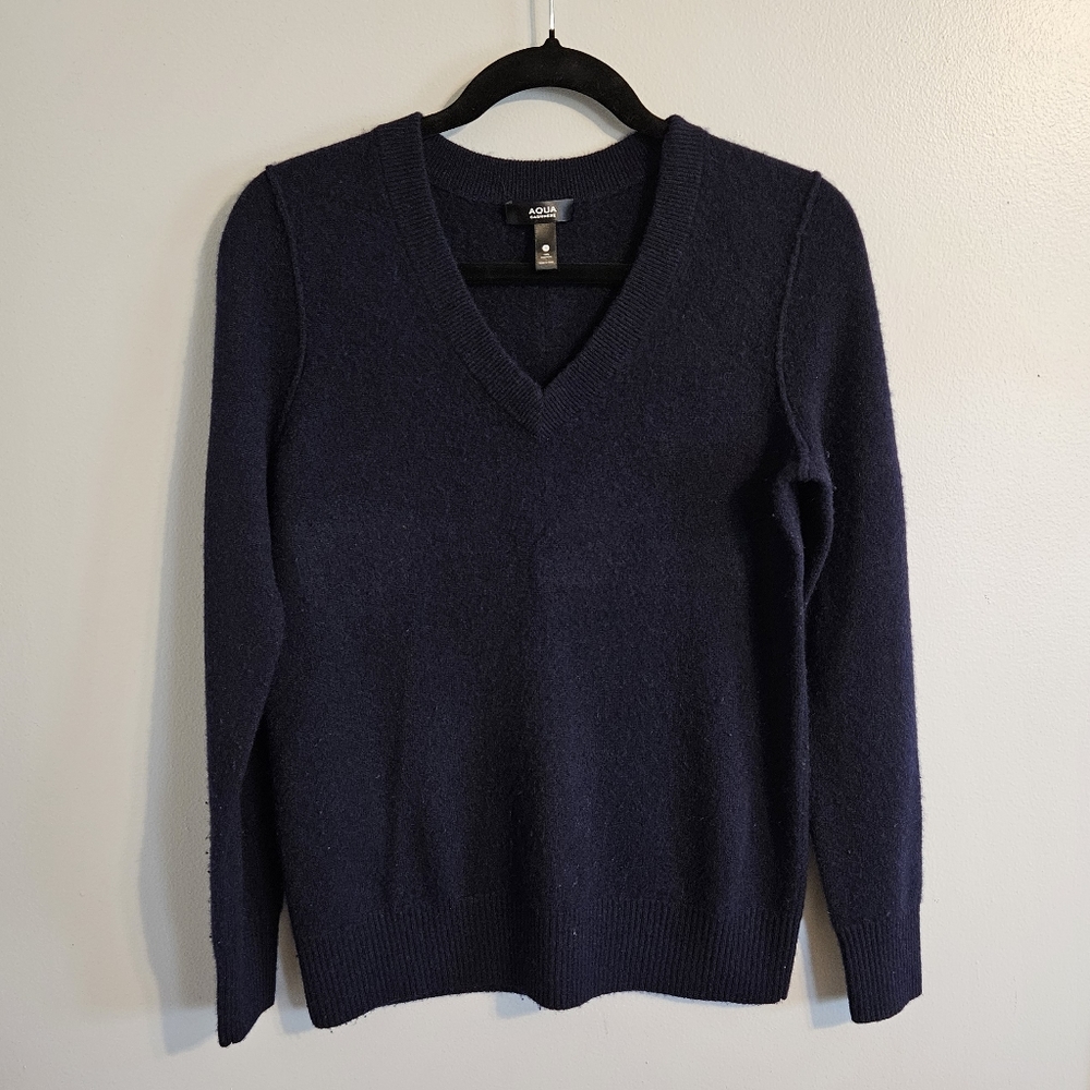 Aqua Women's V-Neck Sweater - Navy